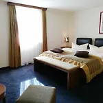 Hotel Parkhotel - Direkt An Der Elbe 4*