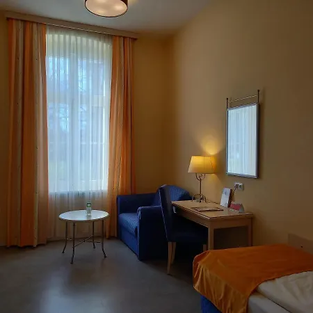 Parkhotel - Direkt An Der Elbe 4* Бад-Шандау