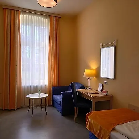 Parkhotel - Direkt An Der Elbe 4*