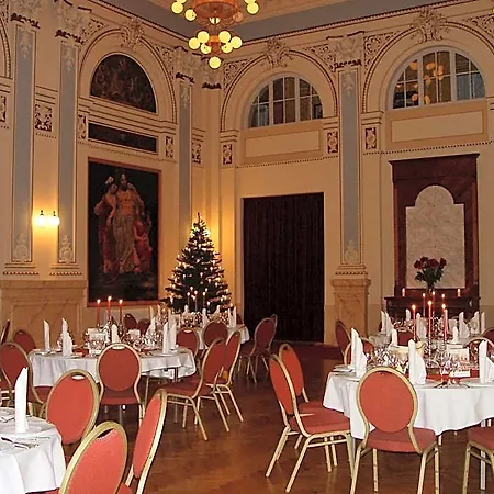 מלון Parkhotel - Direkt An Der Elbe 4*