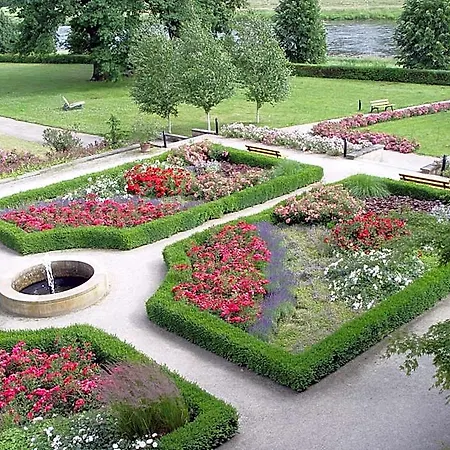 Parkhotel - Direkt An Der Elbe Hotel 4*