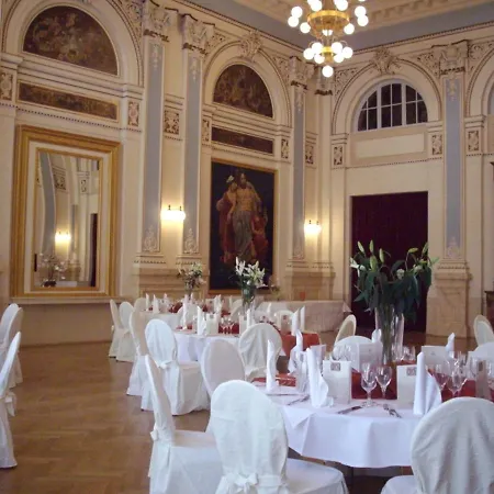 Отель Parkhotel - Direkt An Der Elbe 4*