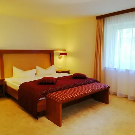 Отель Parkhotel - Direkt An Der Elbe Бад-Шандау